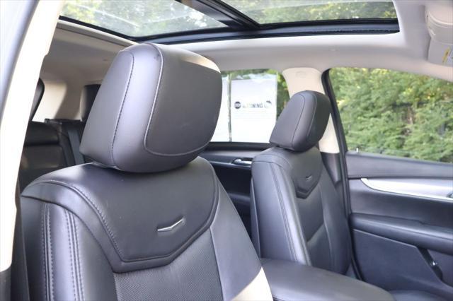 Photo of 2018 Radiant Silver Metallic Cadillac XT5