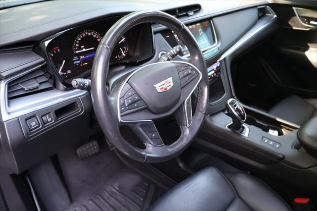 Photo of 2018 Radiant Silver Metallic Cadillac XT5