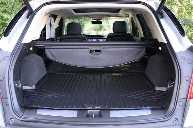 Photo of 2018 Radiant Silver Metallic Cadillac XT5