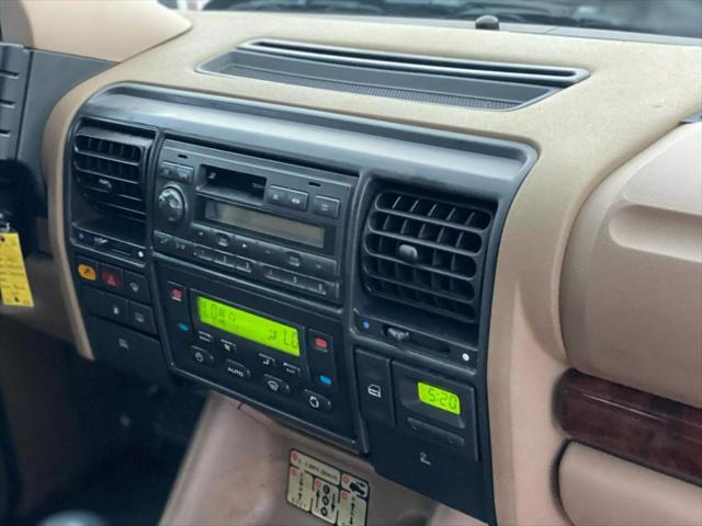 Photo of 2001 Black Land Rover Discovery