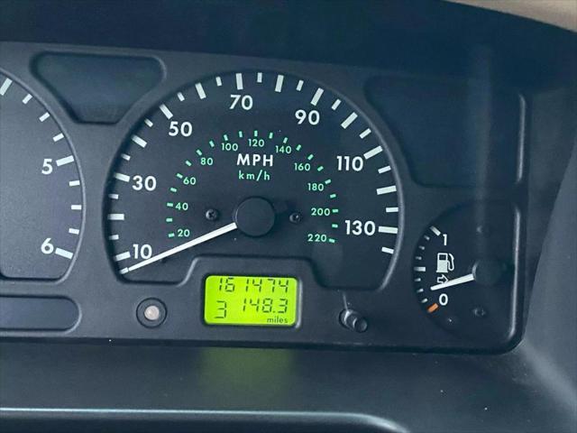 Photo of 2001 Black Land Rover Discovery