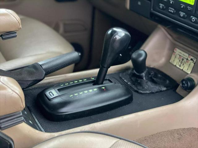 Photo of 2001 Black Land Rover Discovery