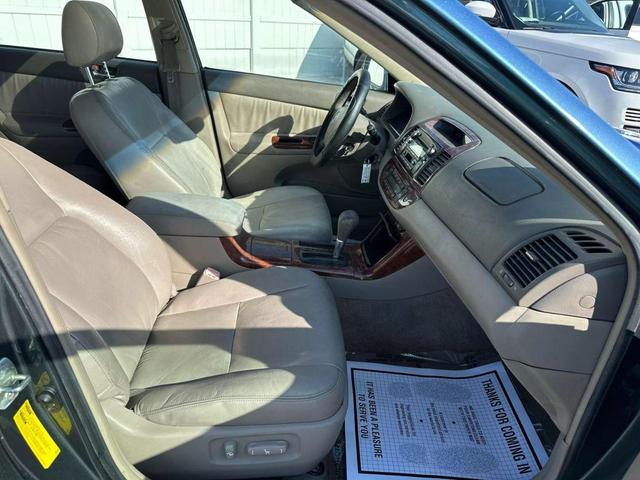 Photo of 2005 Blue Toyota Camry