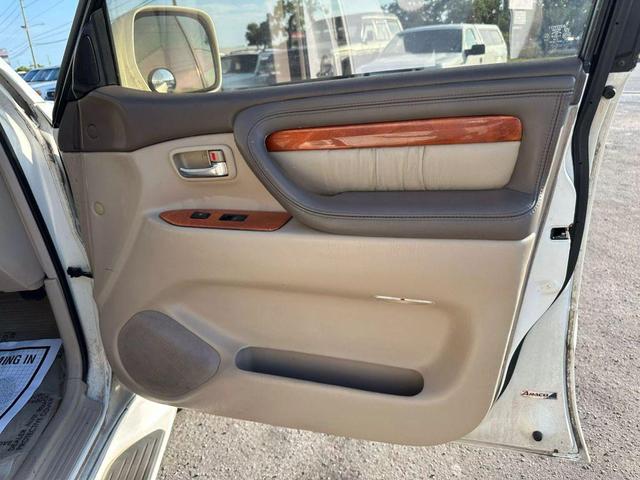Photo of 1999 White Lexus LX 470