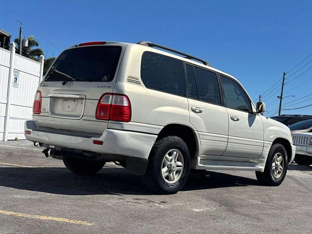 Photo of 1999 White Lexus LX 470