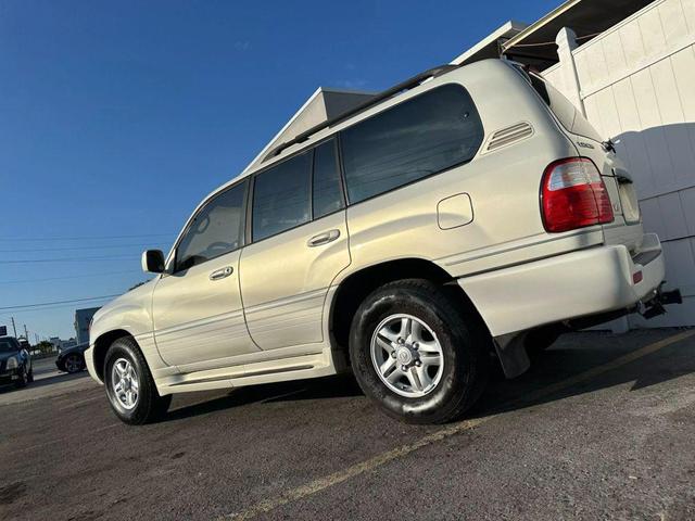 Photo of 1999 White Lexus LX 470