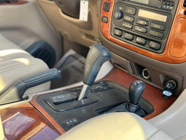 Photo of 1999 White Lexus LX 470