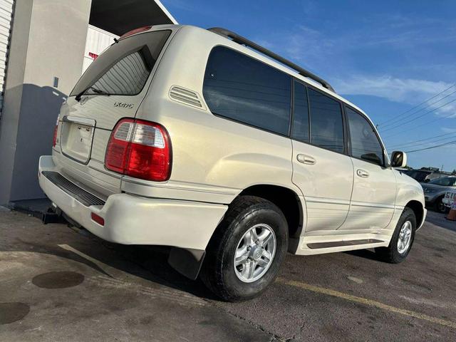 Photo of 1999 White Lexus LX 470