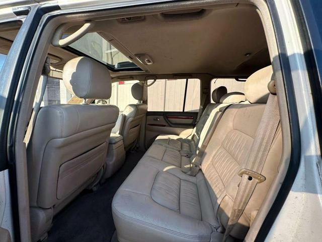 Photo of 1999 White Lexus LX 470