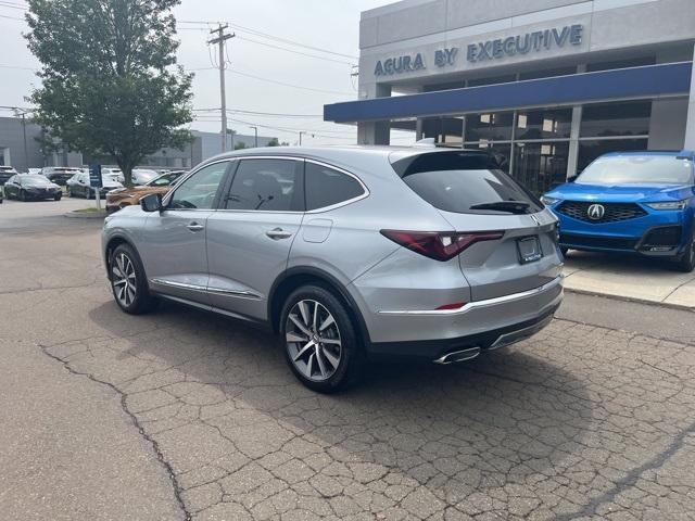 Photo of 2025 Lunar Silver Metallic Acura MDX