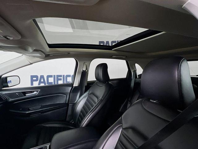 Photo of 2022 Carbonized Gray Metallic Ford Edge