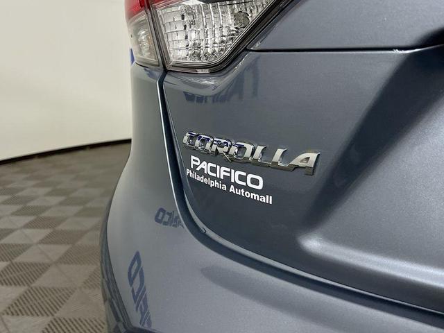 Photo of 2023 Midnight Black Metallic Toyota Corolla