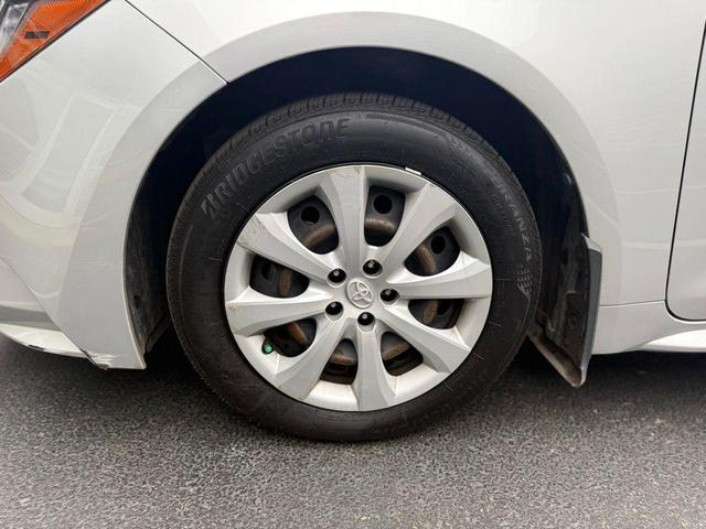 Photo of 2022 Classic Silver Metallic Toyota Corolla