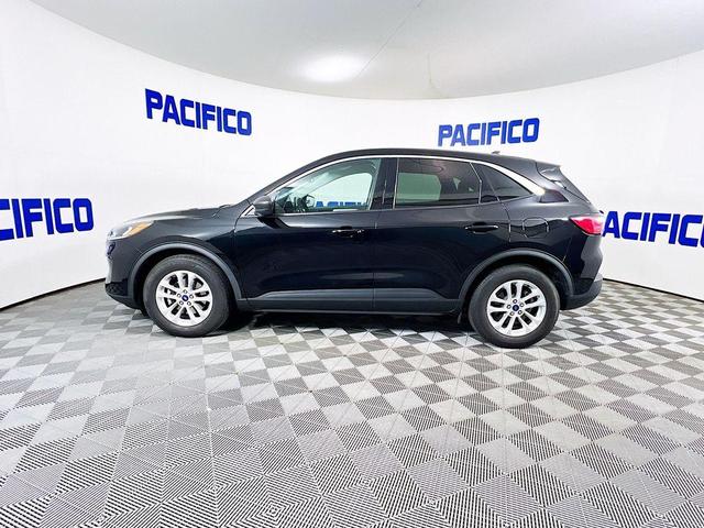 Photo of 2022 Agate Black Metallic Ford Escape