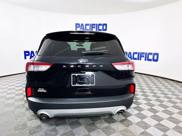 Photo of 2022 Agate Black Metallic Ford Escape