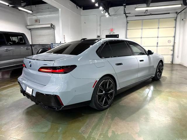 Photo of 2024 Gray BMW i7