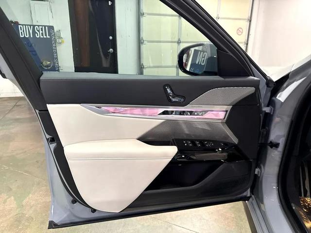 Photo of 2024 Gray BMW i7