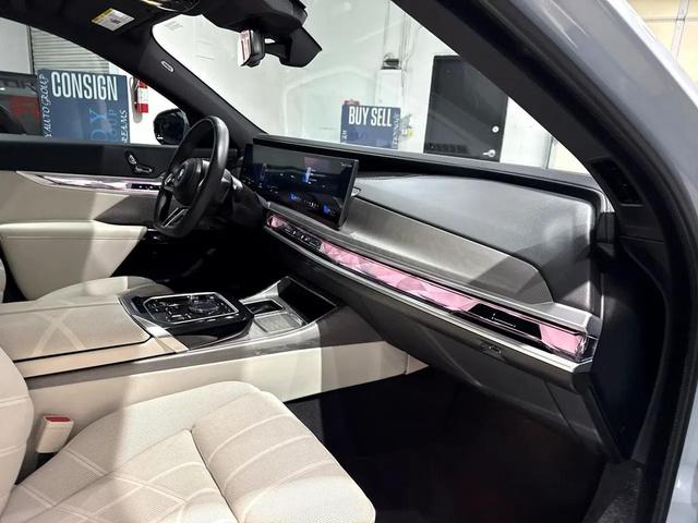 Photo of 2024 Gray BMW i7