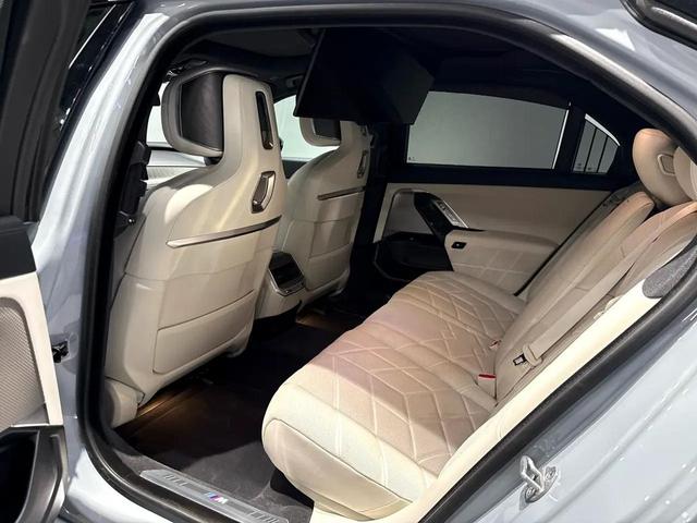 Photo of 2024 Gray BMW i7