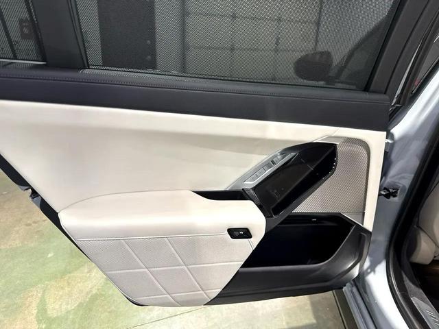 Photo of 2024 Gray BMW i7
