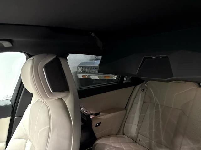 Photo of 2024 Gray BMW i7