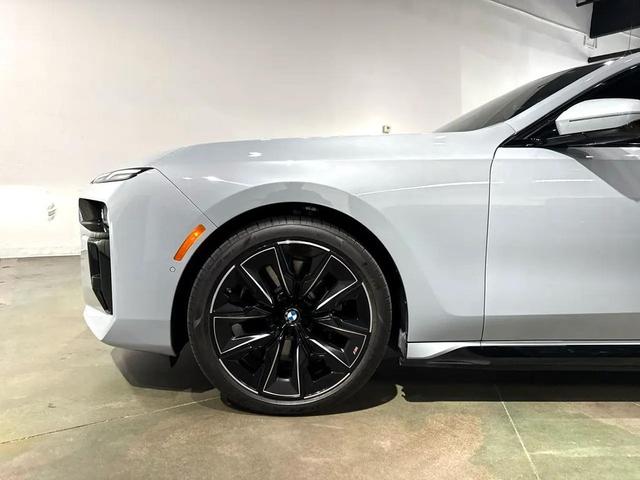 Photo of 2024 Gray BMW i7