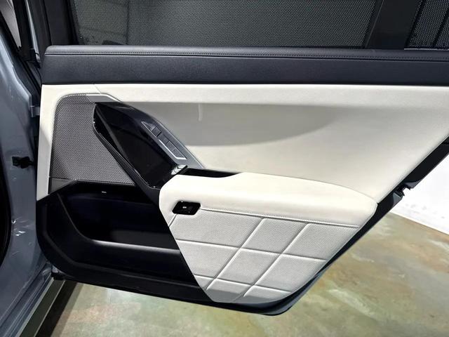 Photo of 2024 Gray BMW i7