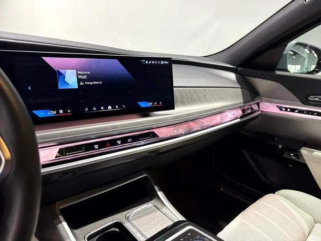 Photo of 2024 Gray BMW i7