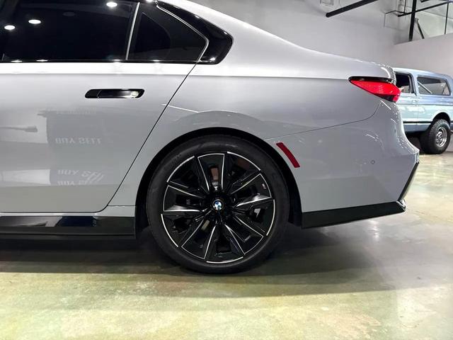 Photo of 2024 Gray BMW i7
