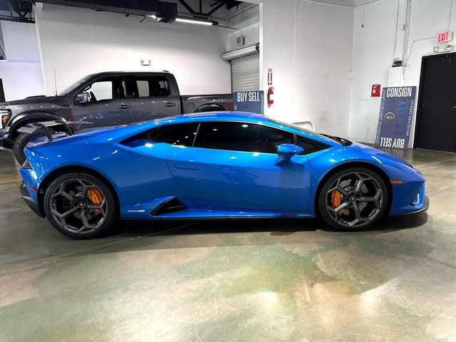 Photo of 2020 Blue Lamborghini Huracan EVO