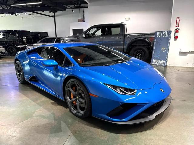 Photo of 2020 Blue Lamborghini Huracan EVO