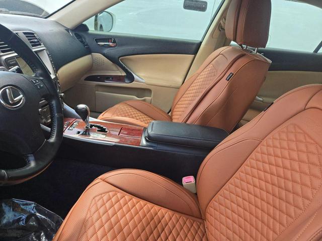 Photo of 2008 White Lexus IS 250