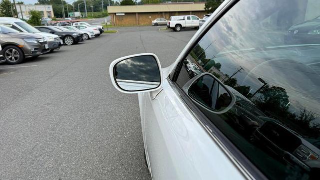 Photo of 2008 White Lexus IS 250