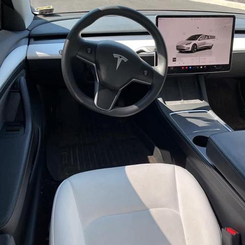Photo of 2023 White Tesla Model 3