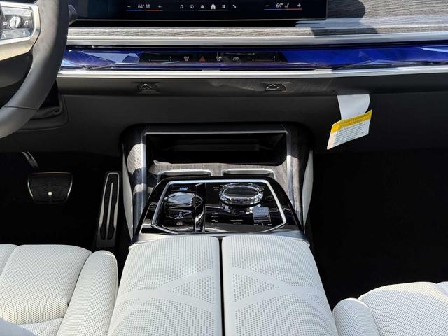 Photo of 2025 Gray BMW i7