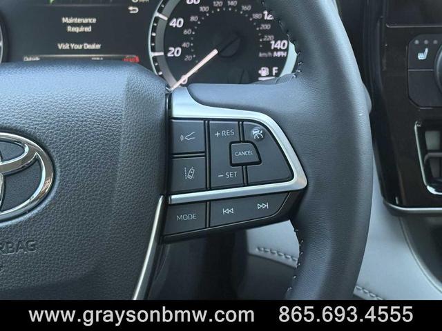 Photo of 2024 Moon Dust Toyota Highlander