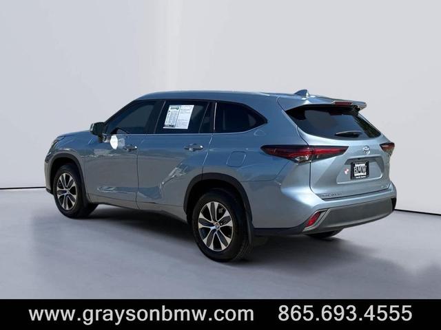 Photo of 2024 Moon Dust Toyota Highlander