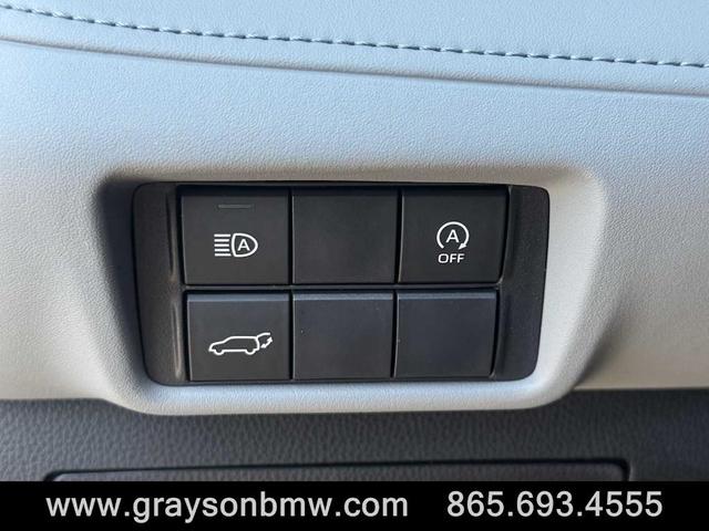 Photo of 2024 Moon Dust Toyota Highlander