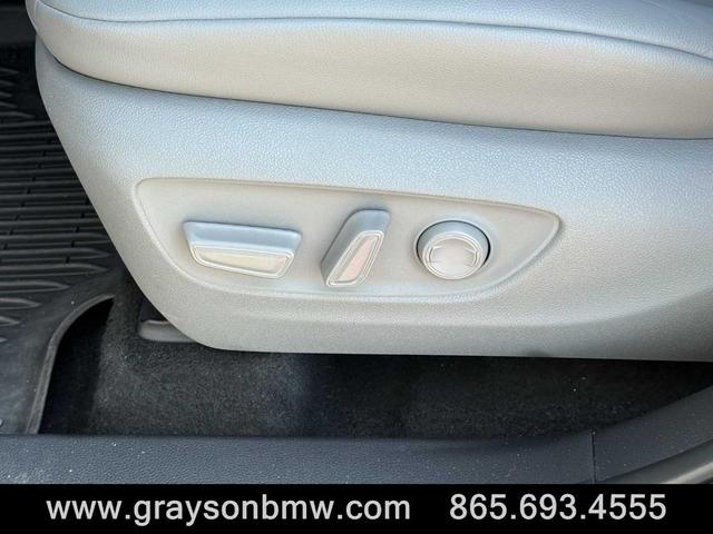 Photo of 2024 Moon Dust Toyota Highlander