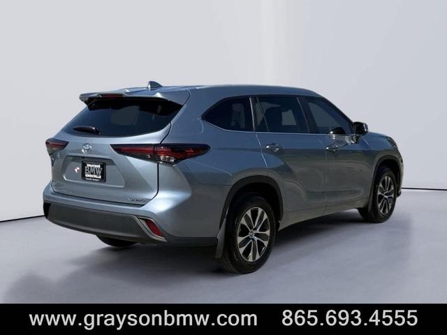 Photo of 2024 Moon Dust Toyota Highlander