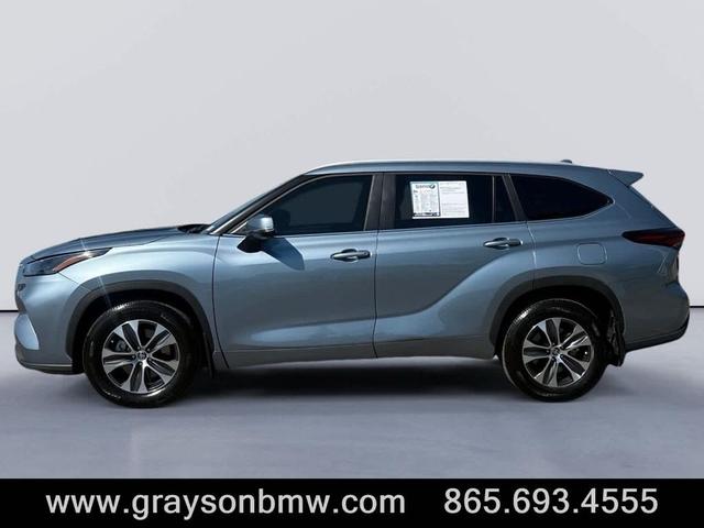 Photo of 2024 Moon Dust Toyota Highlander