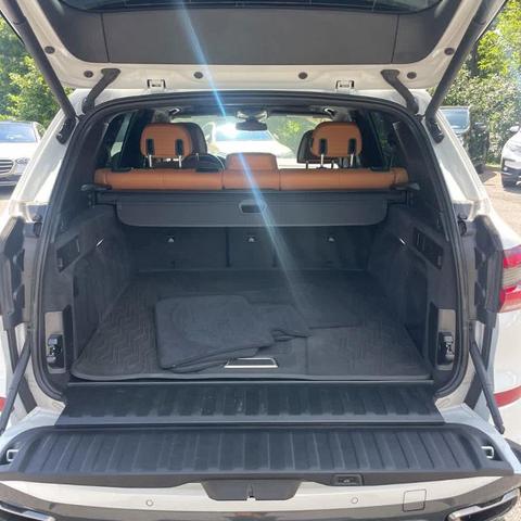 Photo of 2023 Mineral White Metallic BMW X5