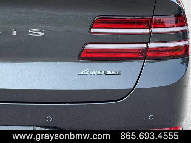 Photo of 2024 Makalu Gray Genesis GV80