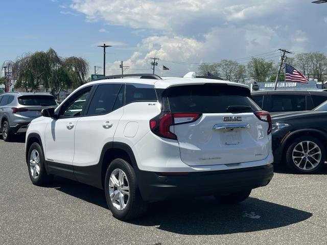 Photo of 2022 Summit White GMC Terrain