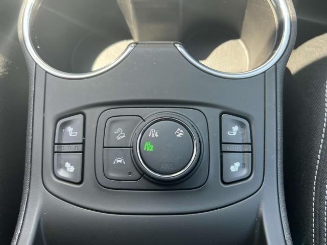 Photo of 2022 Summit White GMC Terrain
