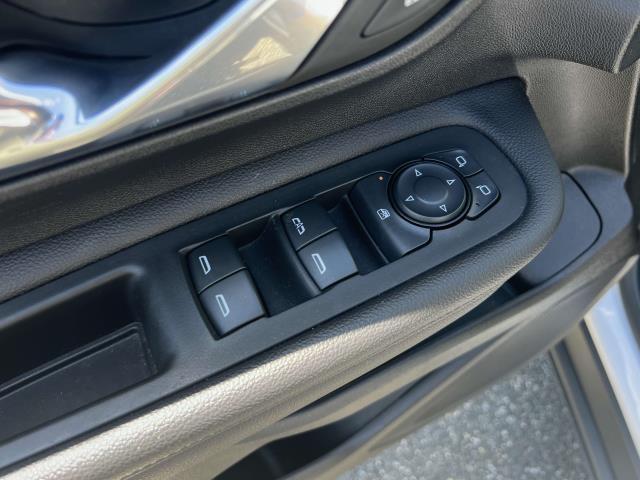 Photo of 2022 Summit White GMC Terrain