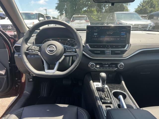 Photo of 2025 Garnet Pearl Me Nissan Altima