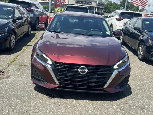 Photo of 2025 Garnet Pearl Me Nissan Altima