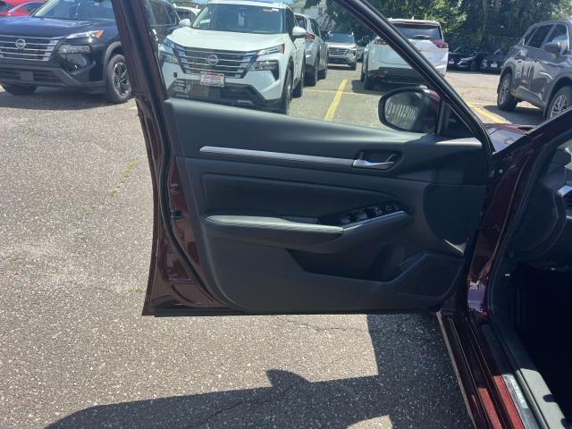 Photo of 2025 Garnet Pearl Me Nissan Altima