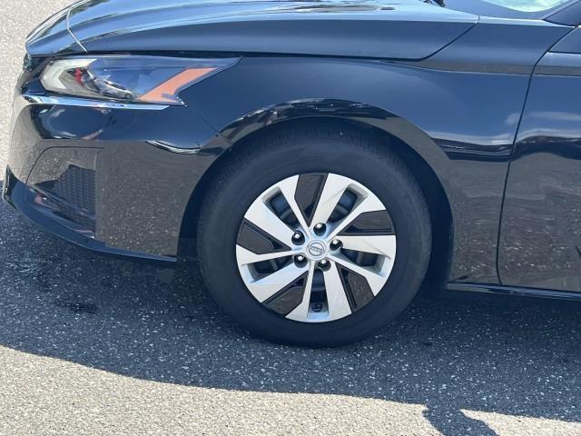 Photo of 2025 Black Nissan Altima